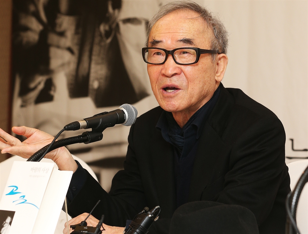 Writer suspends supplying books by disgraced poet amid criticism – 코리아타임스