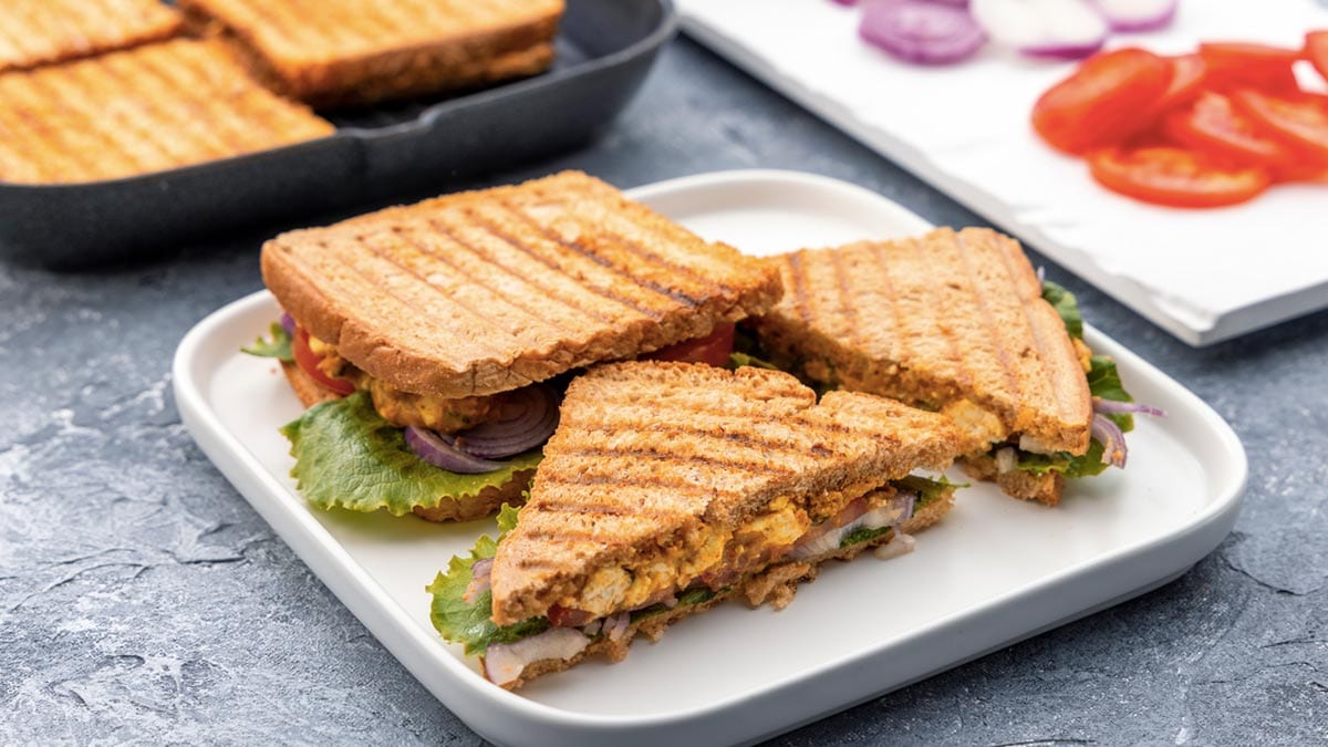 How To Make Mumbai-Model Grilled Sandwich For Breakfast – Recipe Video Inside