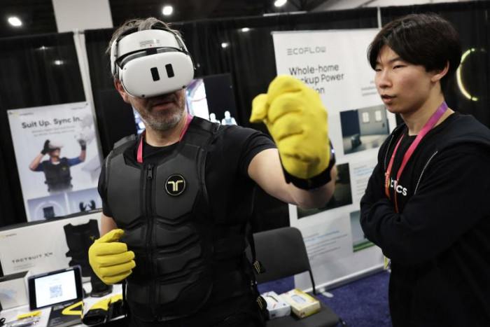 From bees to bullets, CES tech present offers avid gamers the feels