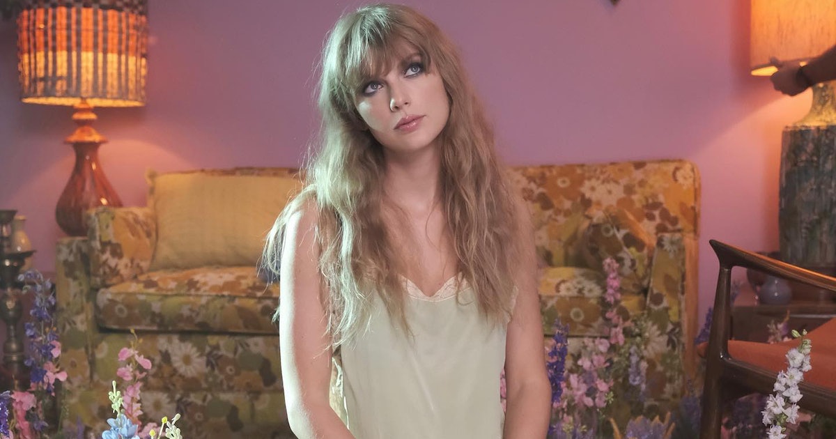 Taylor Swift’s Corduroy Pants In “Lavender Haze” Faucets Into ‘70s Model