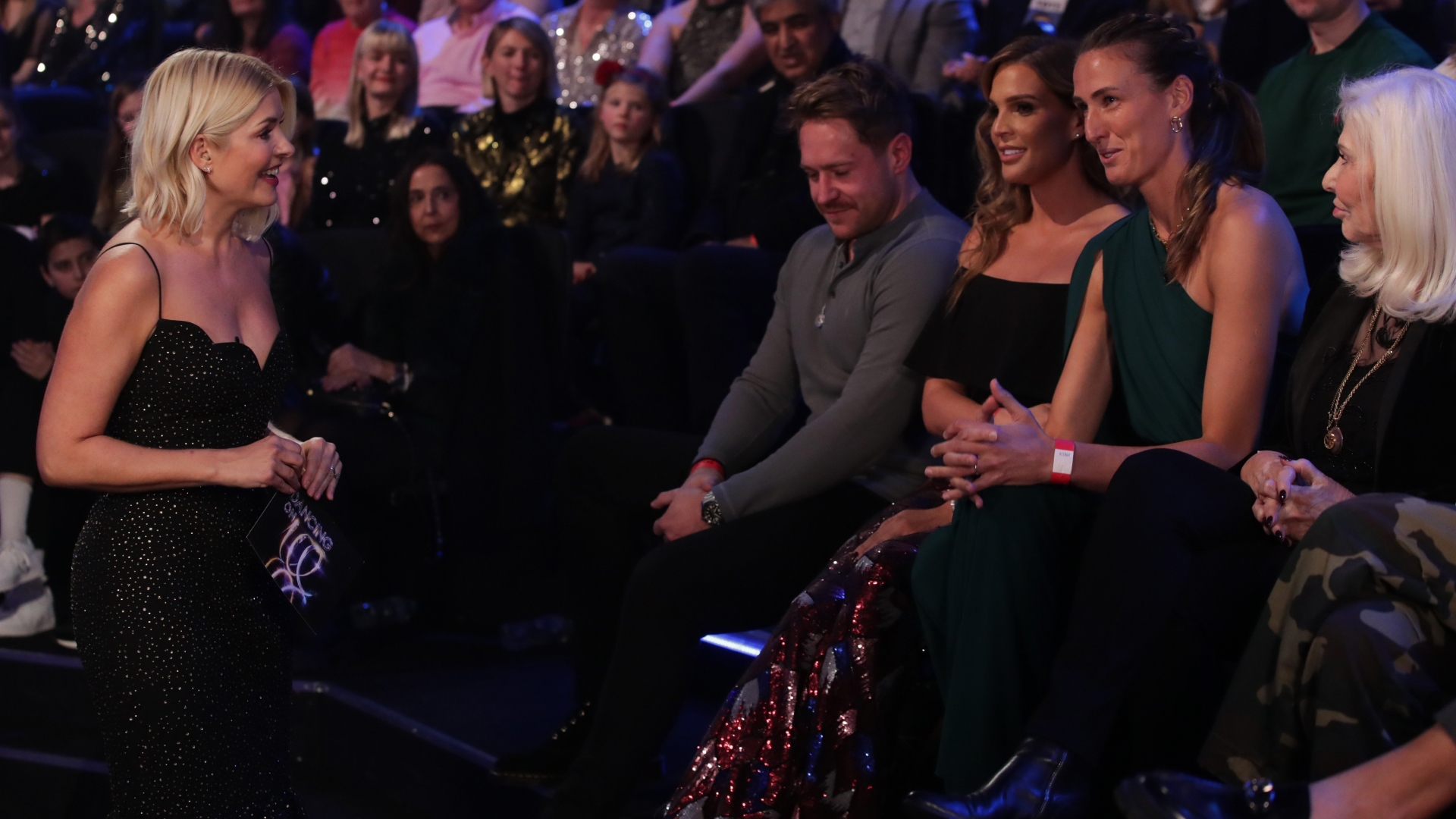 Dancing on Ice followers spot awkward second Holly Willoughby ignores movie star visitor within the viewers