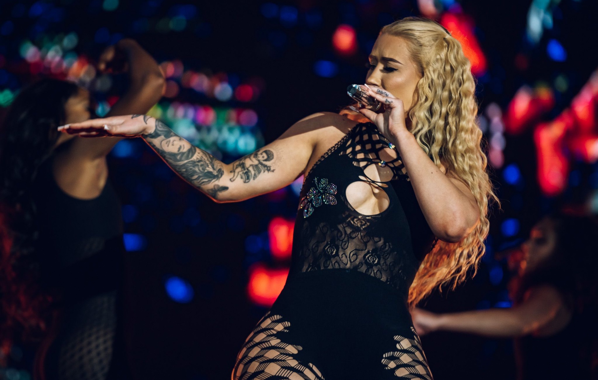 Iggy Azalea guarantees new music and “scandalous shit”