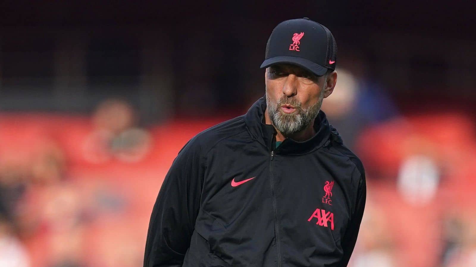 Liverpool engaged on marquee signing as talks with Serie A midfielder are held; Chelsea submit £26.6m bid for former Tottenham winger