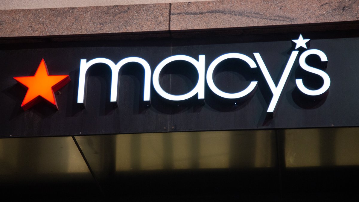 Blind And Visually Impaired Younger Adults Get A Put up-Vacation Purchasing Spree At Macy’s – NBC Chicago