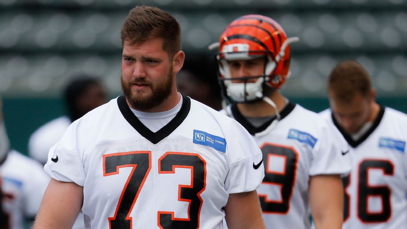 Bengals LT Jonah Williams exits sport with left knee harm