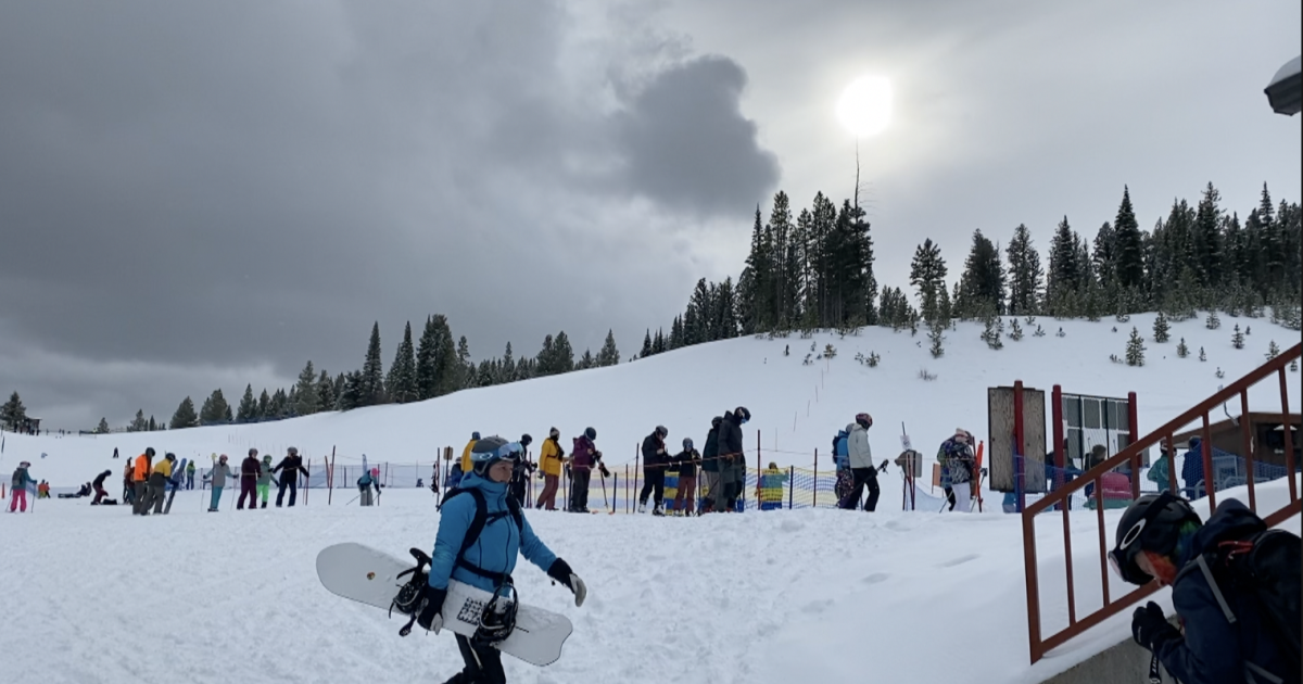 College students slightly hit the slopes, than the books