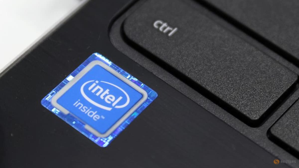 Intel slashes worker, exec pay amid PC market downturn