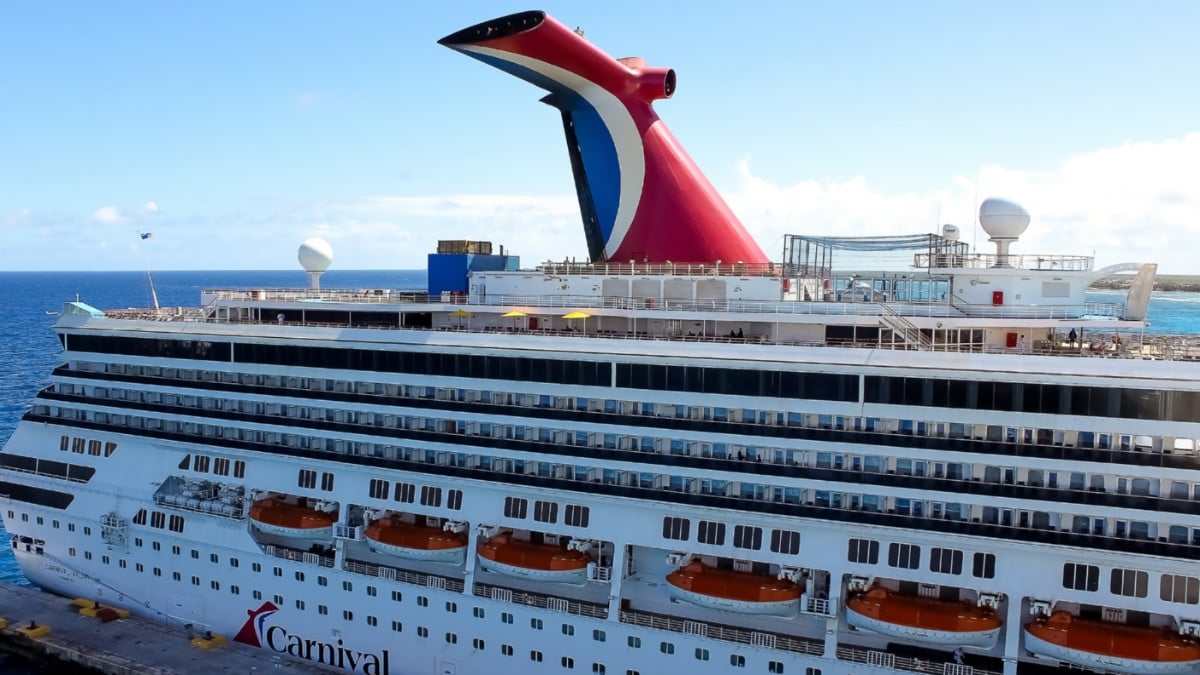 Carnival Cruise Line Advisory Reminds Friends to Behave