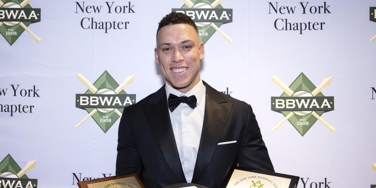 Aaron Choose collects awards at 2023 BBWAA dinner